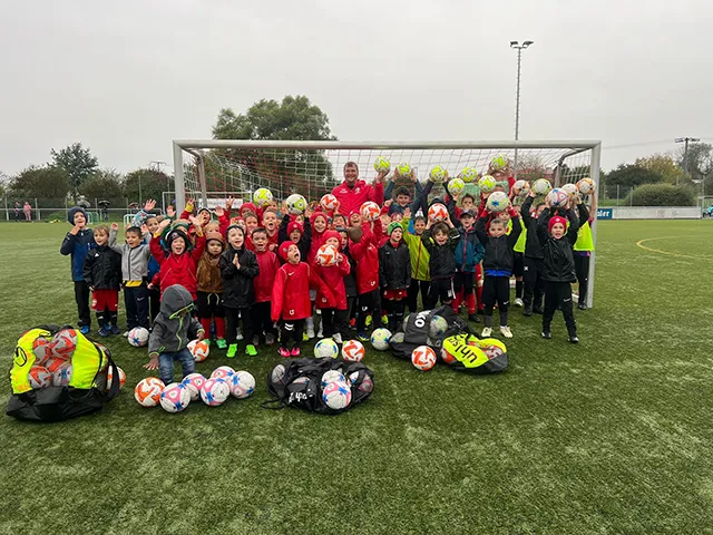 neue Bälle für die Jugendmannschaften Fußball - SC Urbach