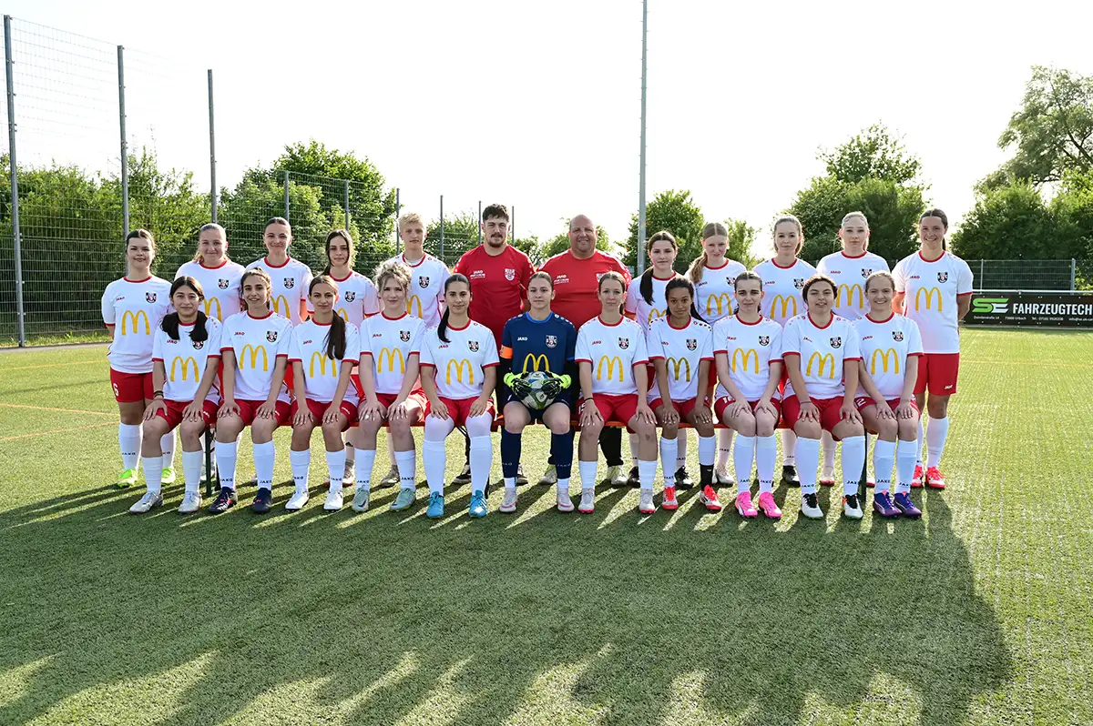 Gruppenfoto U17 B-Juniorinnen Mannschaftsbilder der U17 SC-Urbach
