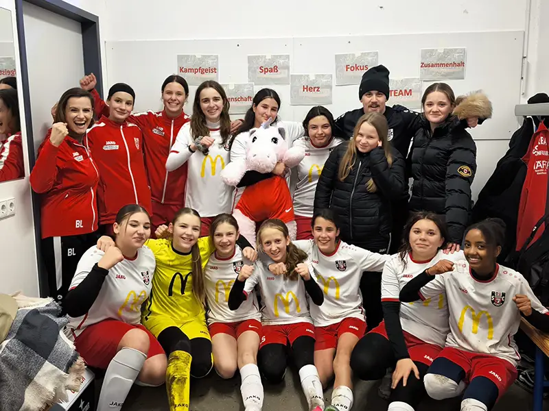 C-Juniorinnen feiern ihren Sieg