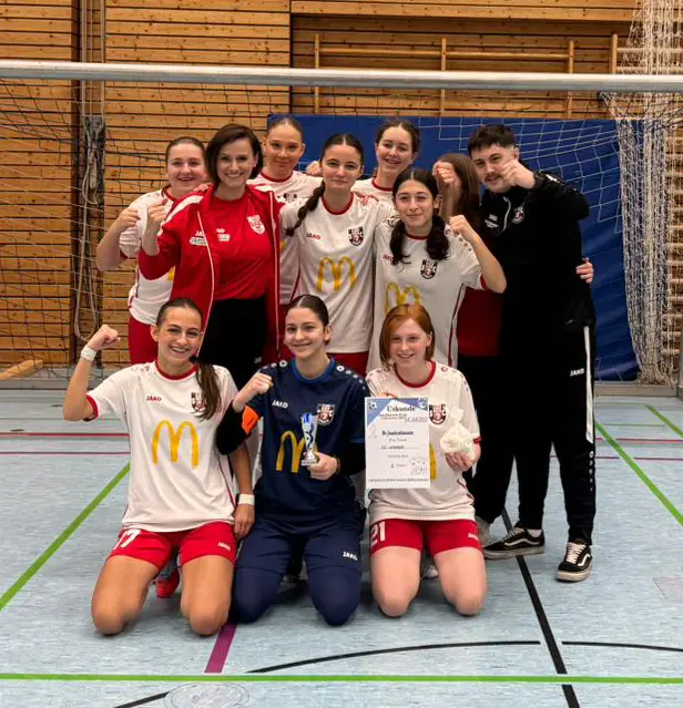 U17 Juniorinnen holen sich Silber in Salach - Hallenturnier Fussball