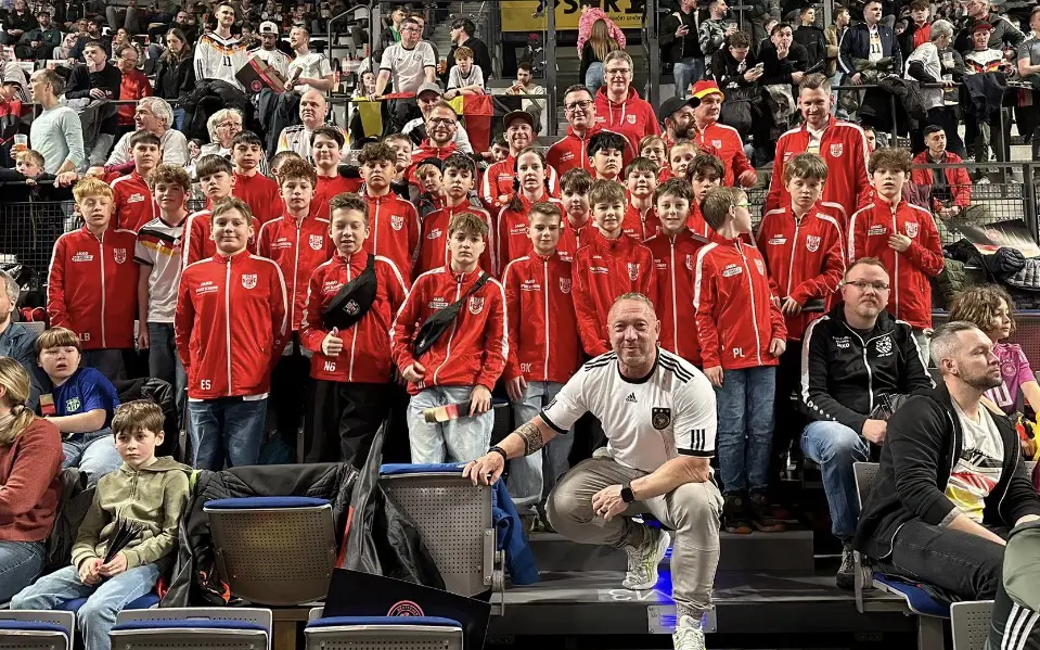 D-Junioren beim Besuch der Porsche Arena