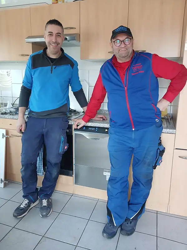 Installation der neuen Spülmaschine im Kiosk - danke an Härer und Grande